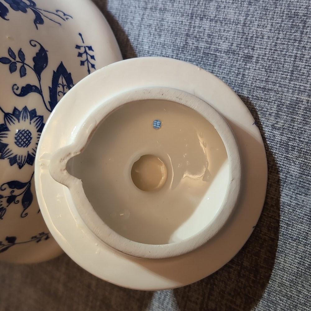 Blue Onion Pattern Tea Pot - Picture 5 of 9